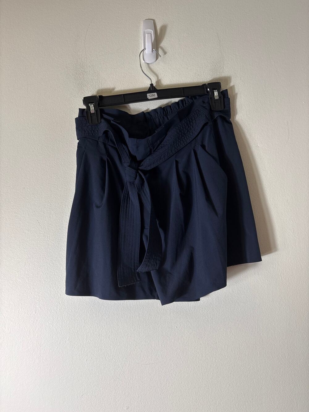 Athleta Navy Skyline Short II Sz 4